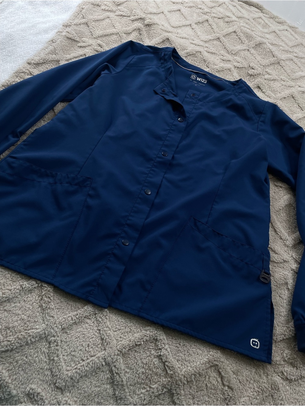 W123  Navy Snap-Front  Scrub Jacket Sz Medium 
Medical Staff